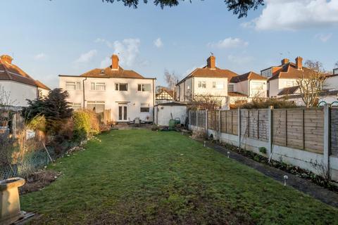 92 Birch Tree Avenue, West Wickham, BR4 9EL