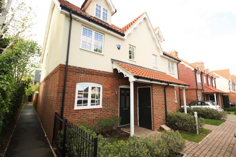 Slade Road, Ottershaw, KT16 0JQ 4 bed semidetached house £2,200 pcm