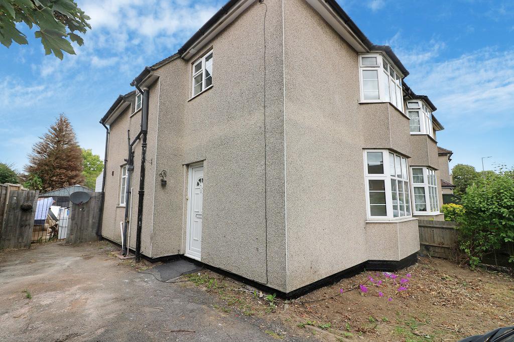 St Albans Road East, Hatfield, AL10 3 bed semidetached house £1,500