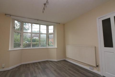 3 bedroom semi-detached house to rent, St Albans Road East, Hatfield, AL10