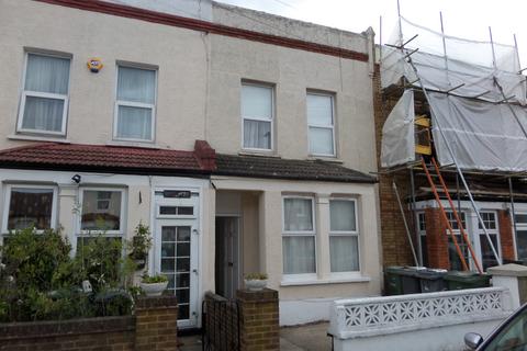 Studio to rent, Colmer Road, London SW16