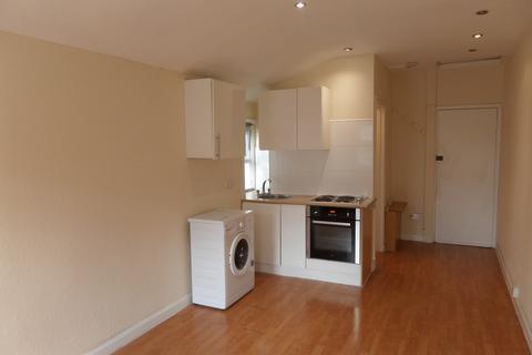 Studio to rent, Colmer Road, London SW16