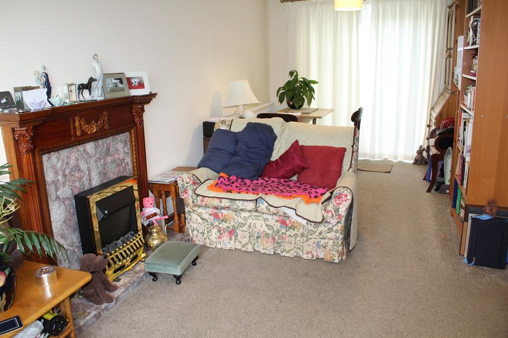 Greaves Street, Shirland, Alfreton, Derbyshire. DE55 6BE 3 bed semi