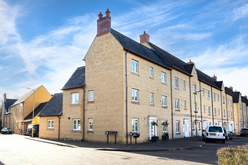New Bridge Street, Witney, OX28 4 bed end of terrace house £550,000
