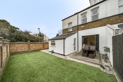 59a Vicarage Road, Sunbury-on-thames, TW16 7QD