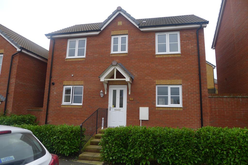 Orchard Grove, Newton Abbot TQ12 3 bed detached house £1,050 pcm (£