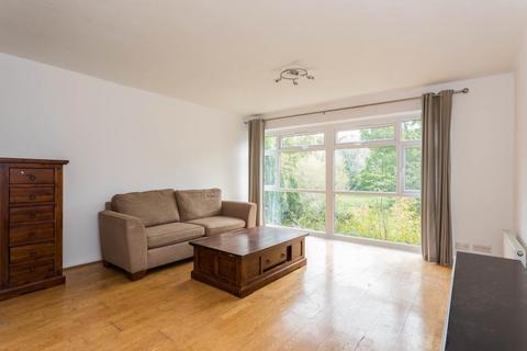 2 bedroom apartment to rent, Andover Close, UB6