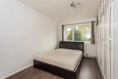 2 bedroom apartment to rent, Andover Close, UB6