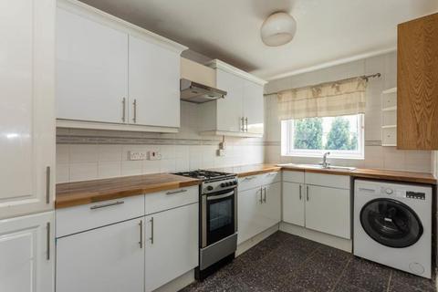 2 bedroom apartment to rent, Andover Close, UB6