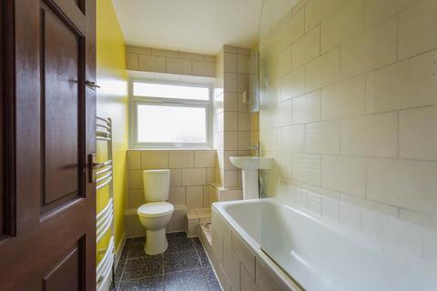 2 bedroom apartment to rent, Andover Close, UB6
