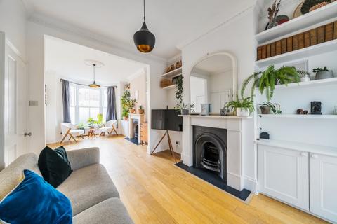 4 bedroom end of terrace house to rent - Bickerton Road London N19
