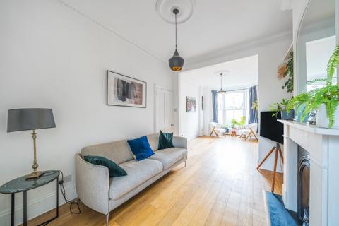 4 bedroom end of terrace house to rent - Bickerton Road London N19