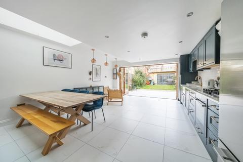 4 bedroom end of terrace house to rent - Bickerton Road London N19