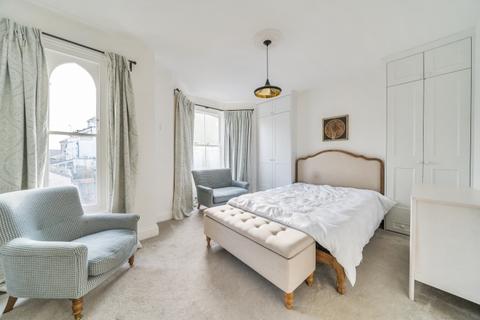 4 bedroom end of terrace house to rent - Bickerton Road London N19