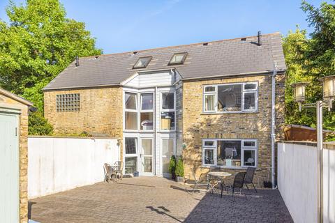 2c Birkbeck Road, Beckenham, BR3 4SN