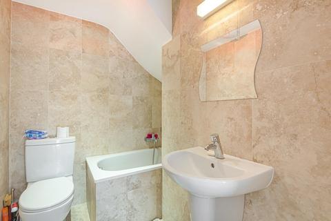 2c Birkbeck Road, Beckenham, BR3 4SN