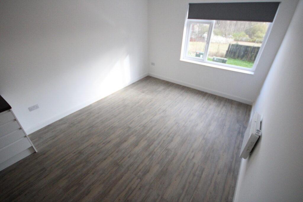 2 Station Building, Bramley, Leeds, LS13 3QN 1 bed flat £700 pcm (£