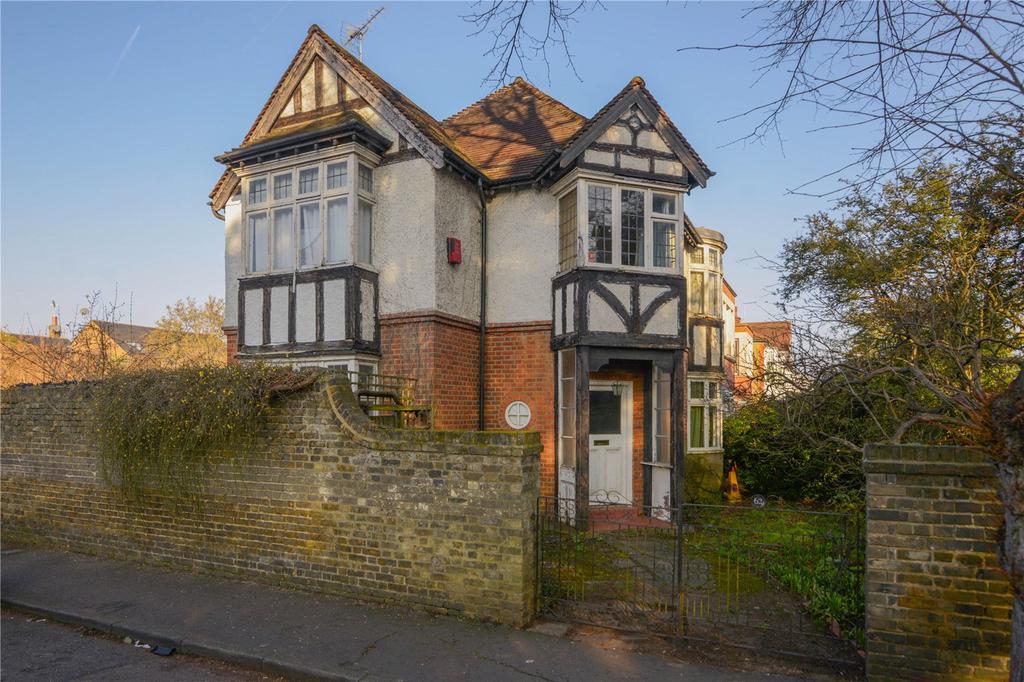 Derby Road, East Sheen, London, SW14 4 bed detached house £1,800,000