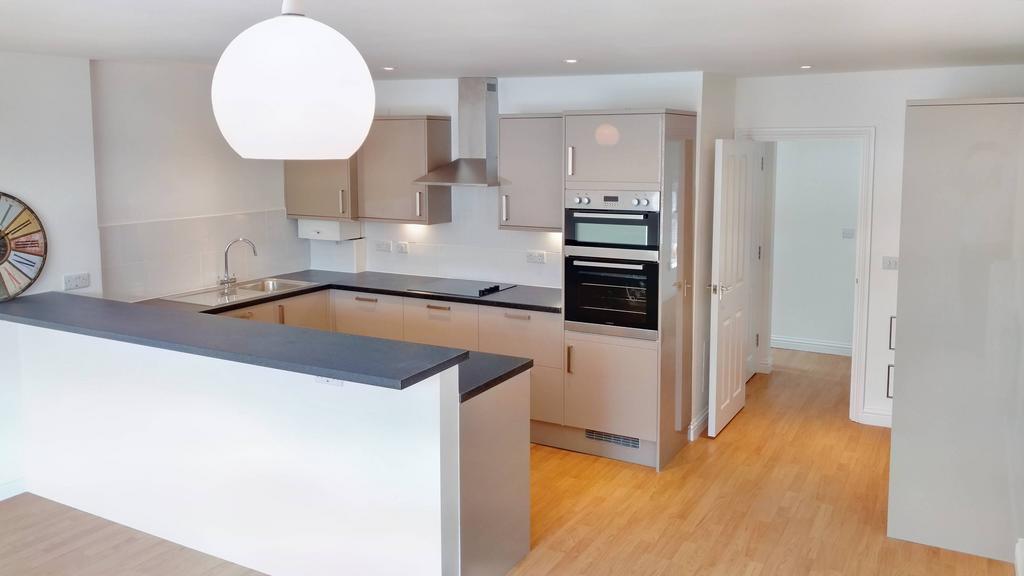 Madrid Road, Guildford GU2 3 bed flat £1,850 pcm (£427 pw)