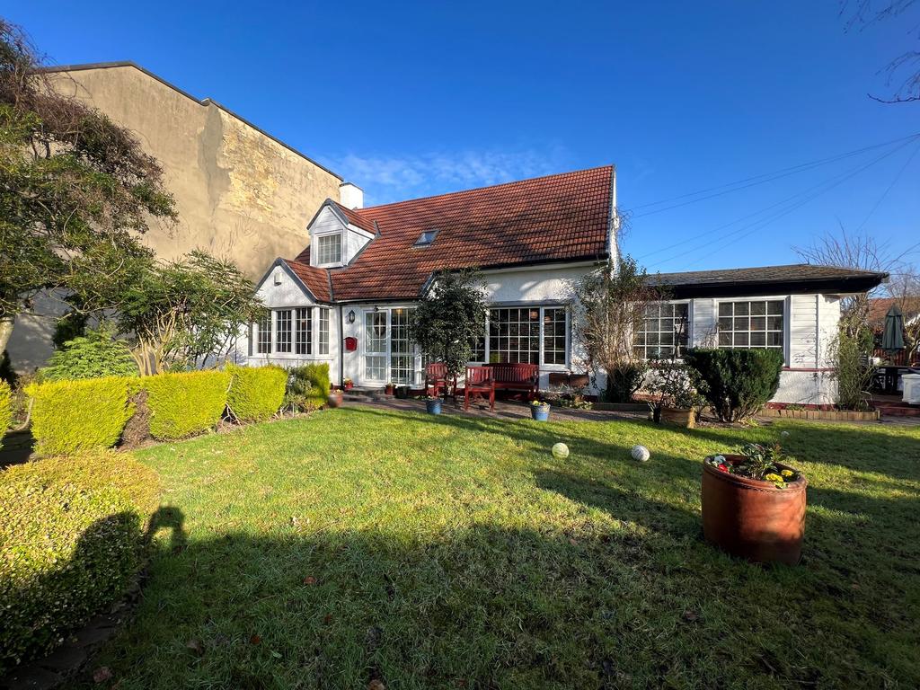 Park Drive, Forest Hall, Newcastle upon Tyne, Tyne and Wear, NE12 9JN 4 bed detached house for