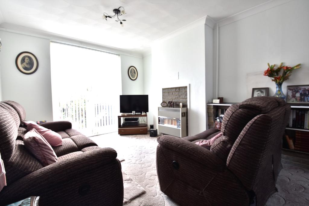 Devon Road, Luton, Bedfordshire, LU2 3 bed semidetached house £1,400