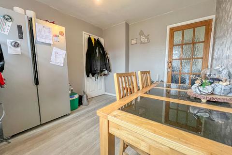 3 bedroom semi-detached house for sale - Shipton Road, Scunthorpe, North Lincolnshire, DN16