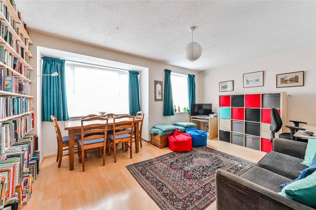 Maidstone Road, London, N11 2 bed apartment £425,000