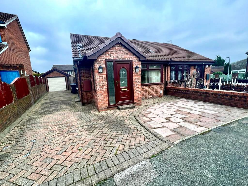 Ellerby Avenue, Swinton, M27 2 bed semidetached bungalow £220,000