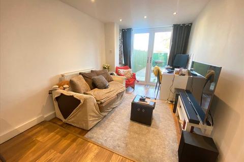 2 bedroom end of terrace house to rent - St Andrews Road, Acton