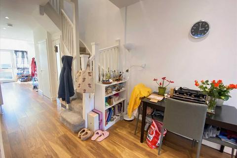2 bedroom end of terrace house to rent - St Andrews Road, Acton