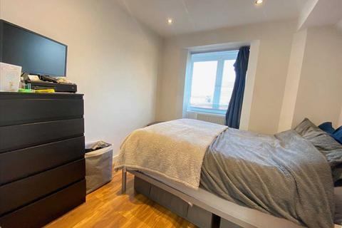 2 bedroom end of terrace house to rent, St Andrews Road, Acton