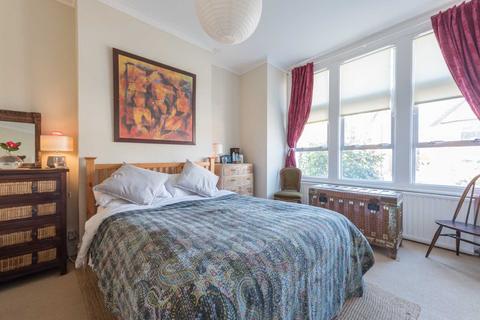 2 bedroom flat to rent, Fawnbrake Avenue SE24