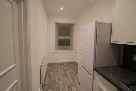 2 bedroom flat to rent, Madeira Road, London SW16