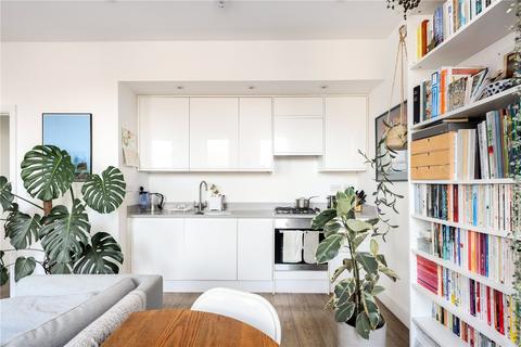 Flat 3, 100 Chatsworth Road, London, E5 0LS