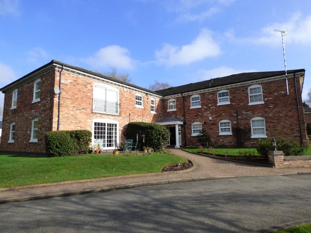 Crest Lodge, Hilton Road, Bramhall... 2 bed apartment for sale £299,950