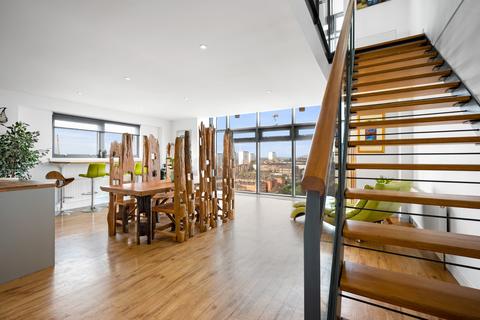 16/3, 1 Meadowside Quay Square, Glasgow, G11 6BS
