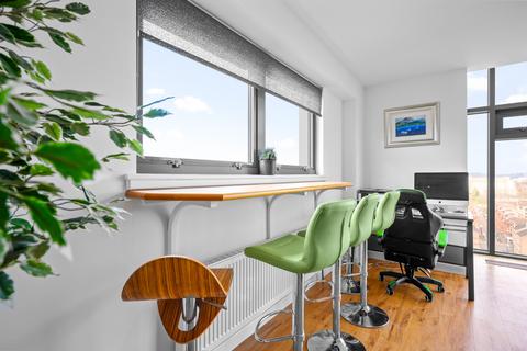 16/3, 1 Meadowside Quay Square, Glasgow, G11 6BS