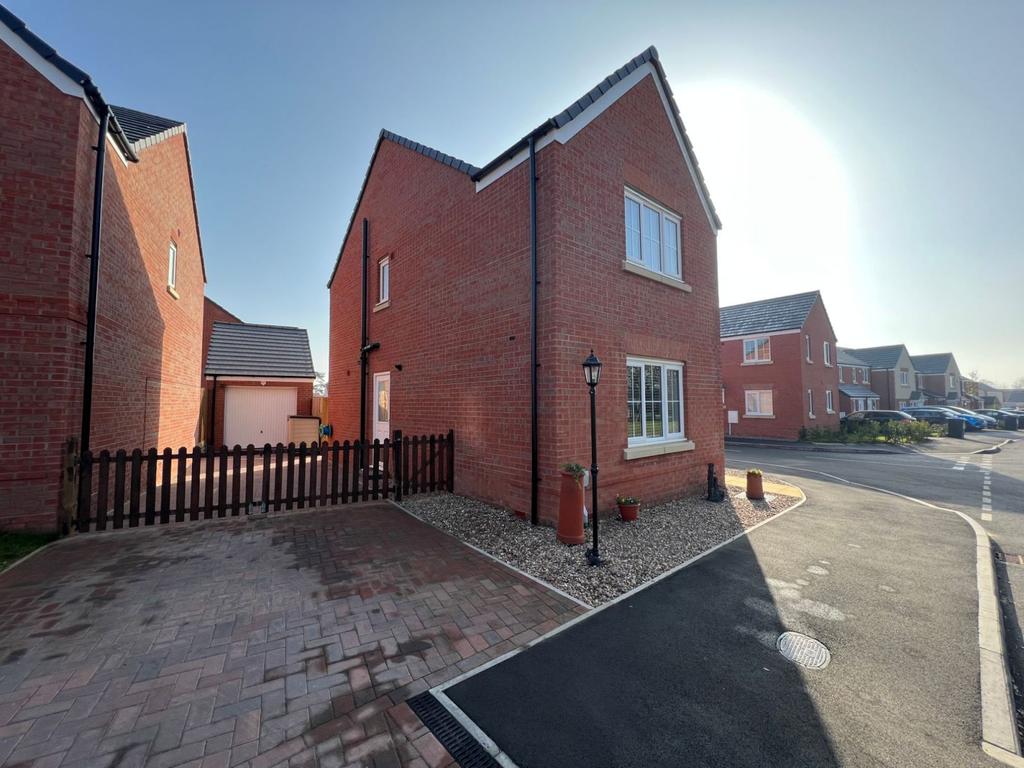 Lamport Lane, Kingsthorpe, Northampton NN2 7DW 3 bed detached house for