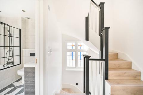 24 Crossway, London, SW20 9JA