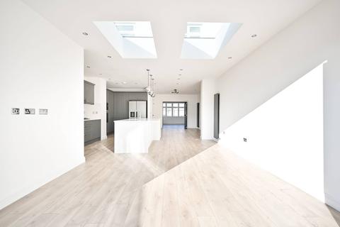 24 Crossway, London, SW20 9JA