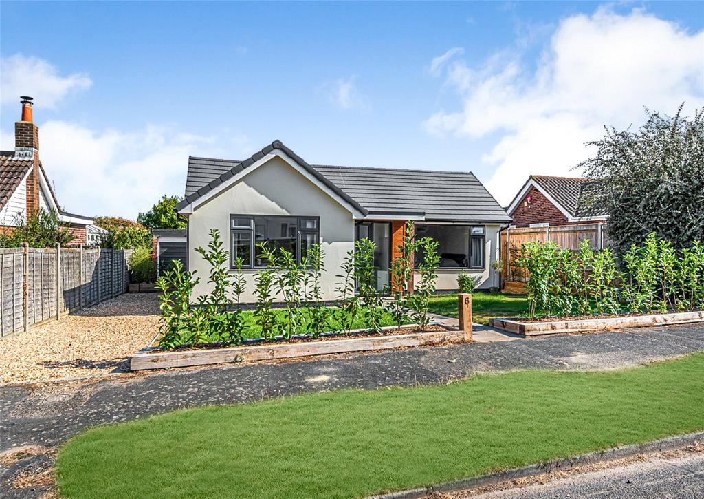 Linden Way, Lymington, Hampshire, SO41 3 bed bungalow for sale £749,950