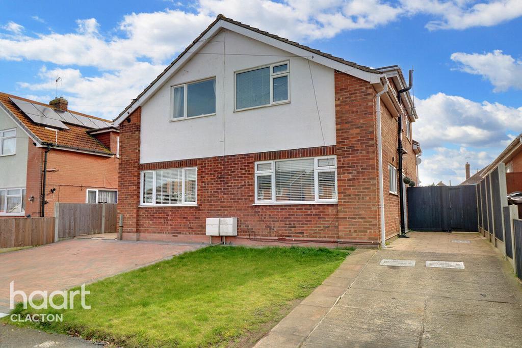 Slade Road, ClactonOnSea 2 bed semidetached house for sale £270,000