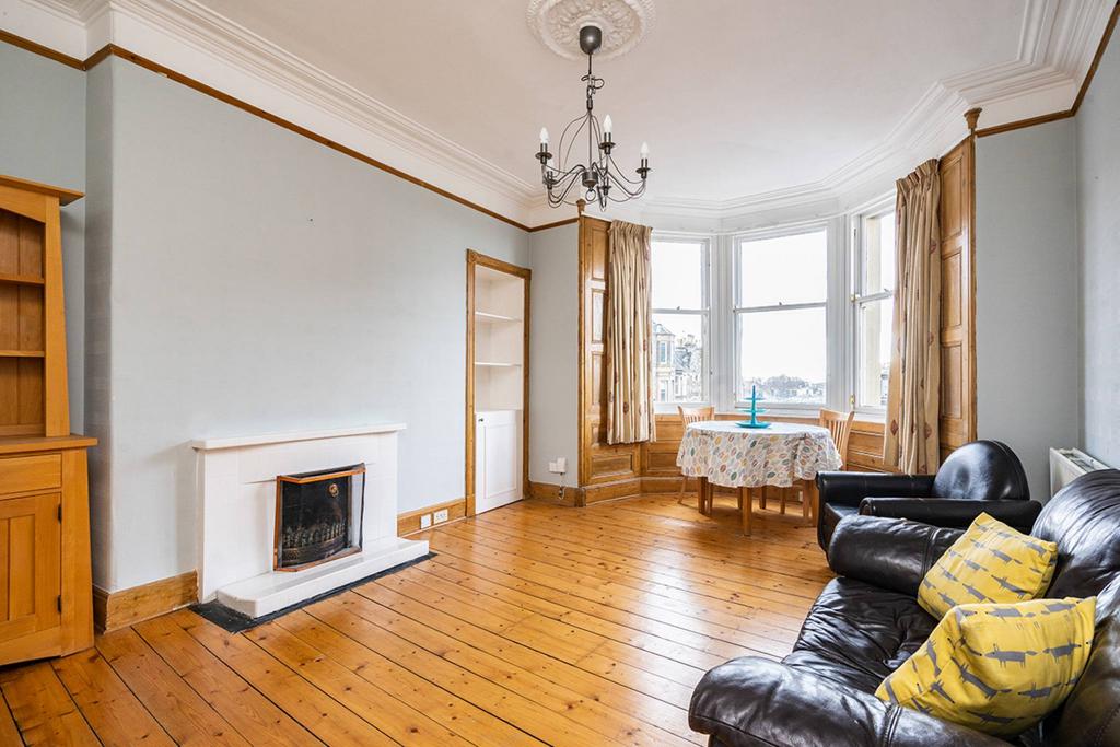 12/5 Meadowbank Crescent, Edinburgh, EH8 7AQ 2 bed flat for sale £250,000