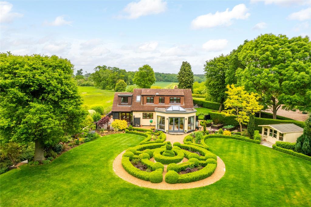 Appley Wood Corner, Haynes, Bedfordshire, MK45 5 bed detached house for