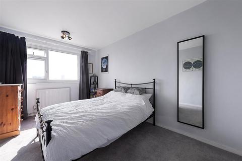 1 bedroom flat for sale, Battersea High Street, SW11