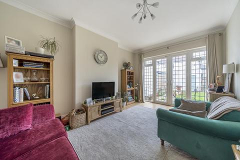 141 Bromley Common, Bromley, BR2 9RJ