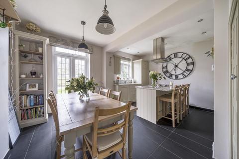 141 Bromley Common, Bromley, BR2 9RJ