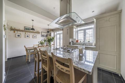 141 Bromley Common, Bromley, BR2 9RJ