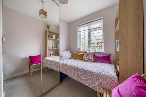 141 Bromley Common, Bromley, BR2 9RJ