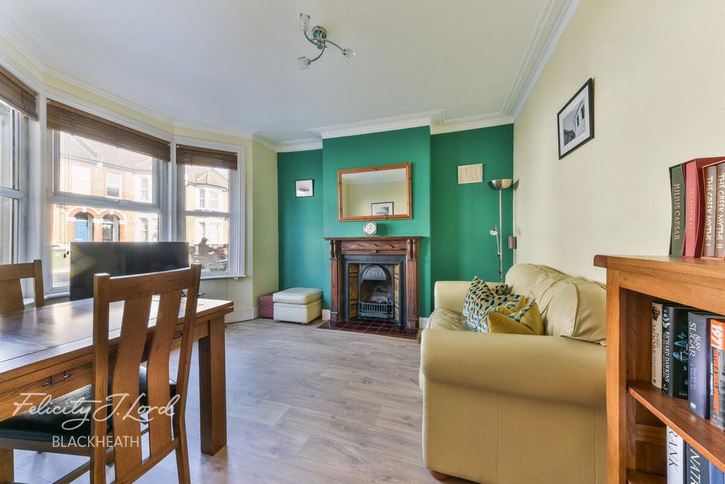 Woolwich Road, Charlton, London, se7 1 bed apartment for sale £300,000